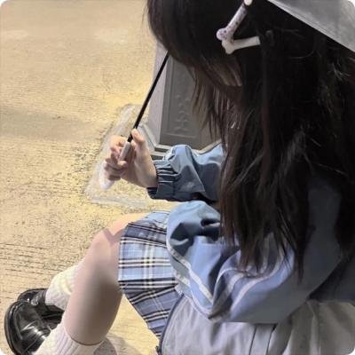 村里来了个直播女神 封面